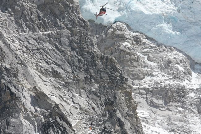 探索频道《珠峰雪崩悲剧 Everest Avalanche Tragedy》英语外挂中字 720P/MPO4/1.4G 珠穆朗玛峰纪录片插图3 探索频道《珠峰雪崩悲剧 Everest Avalanche Tragedy》英语外挂中字 720P/MPO4/1.4G 珠穆朗玛峰纪录片插图3