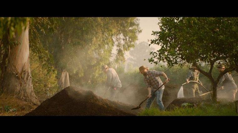 国家地理《最大的小小农场:回归 The Biggest Little Farm: The Return 2022》英语中字 1080P/MP4/1.3G 荒地变农场插图7 国家地理《最大的小小农场:回归 The Biggest Little Farm: The Return 2022》英语中字 1080P/MP4/1.3G 荒地变农场插图7