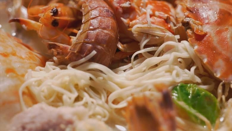 国产纪录片《三餐四季 海南篇/海南美食文化 2024》全10集 国语中字 4K超清/2160P/MP4/2.29G插图4 国产纪录片《三餐四季 海南篇/海南美食文化 2024》全10集 国语中字 4K超清/2160P/MP4/2.29G插图4